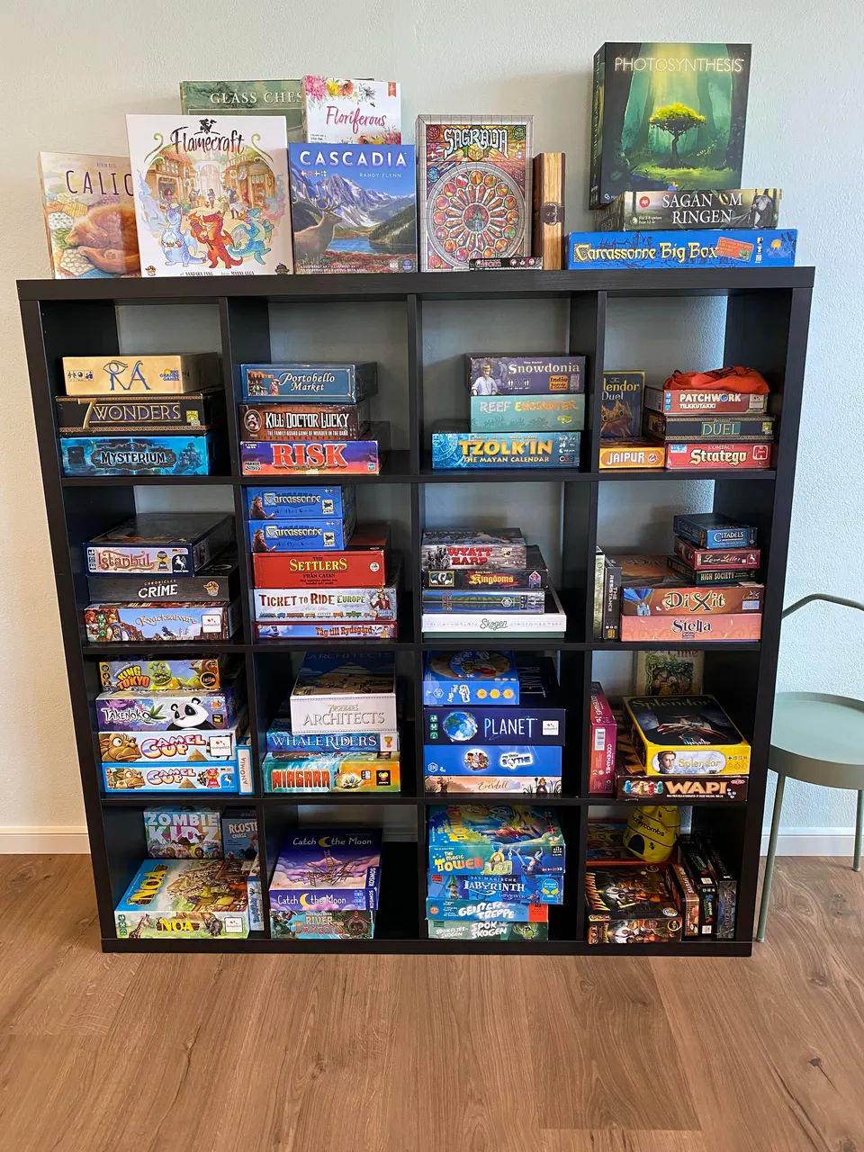 Spelhyllan fylld med brädspel, från Carcassonne och Catan till Cascadia och Photosynthesis